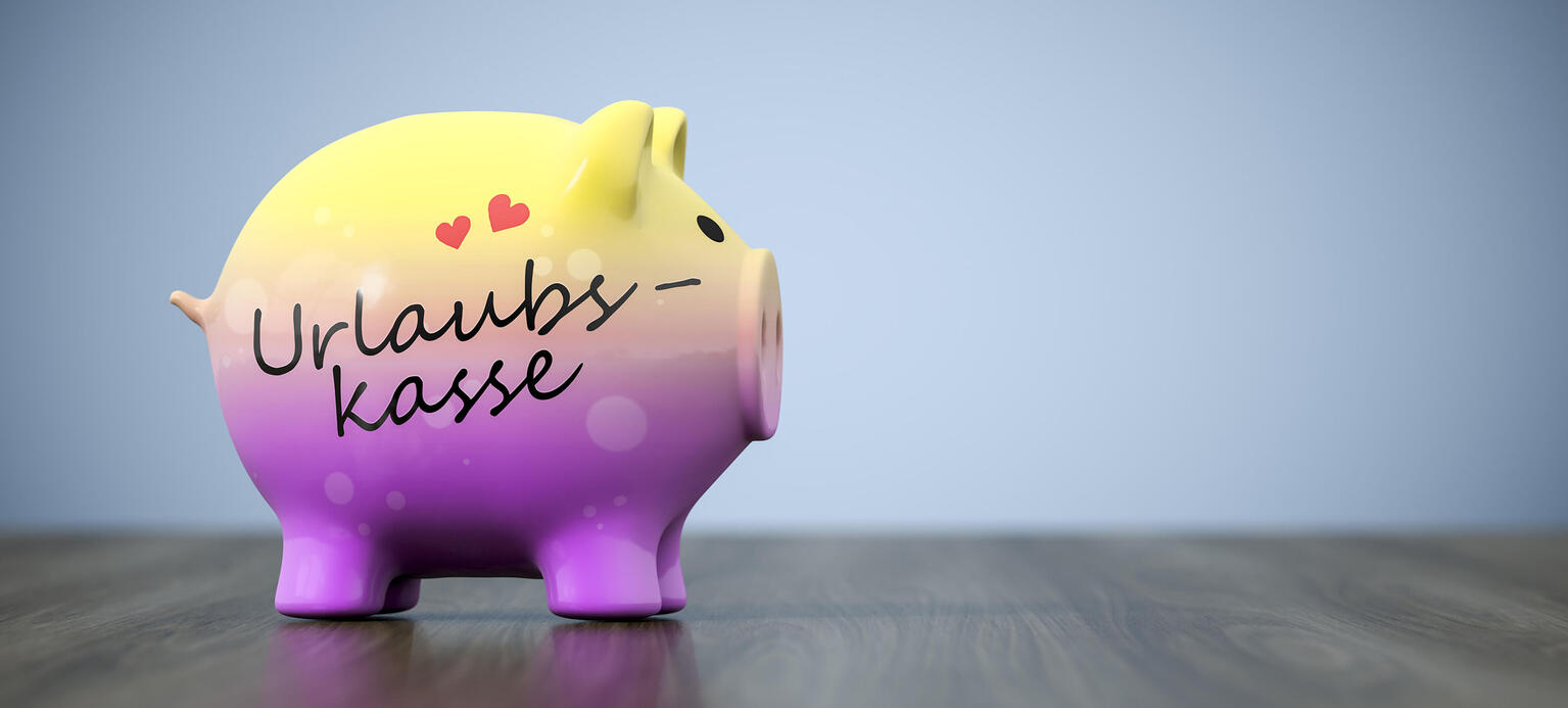 Sparschwein mit dem Wort Urlaubskasse.